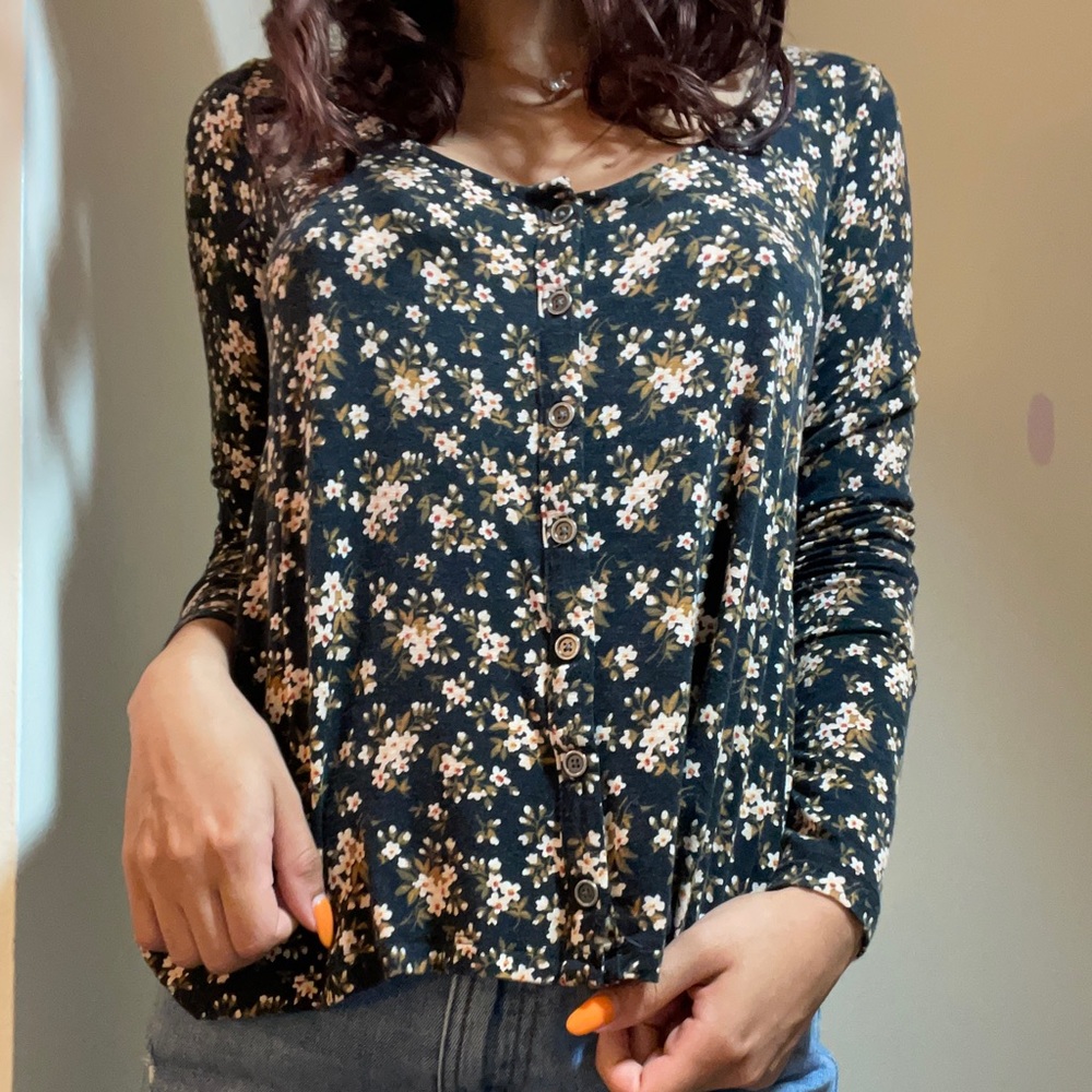 Floral pattern American Eagle button up top size XS